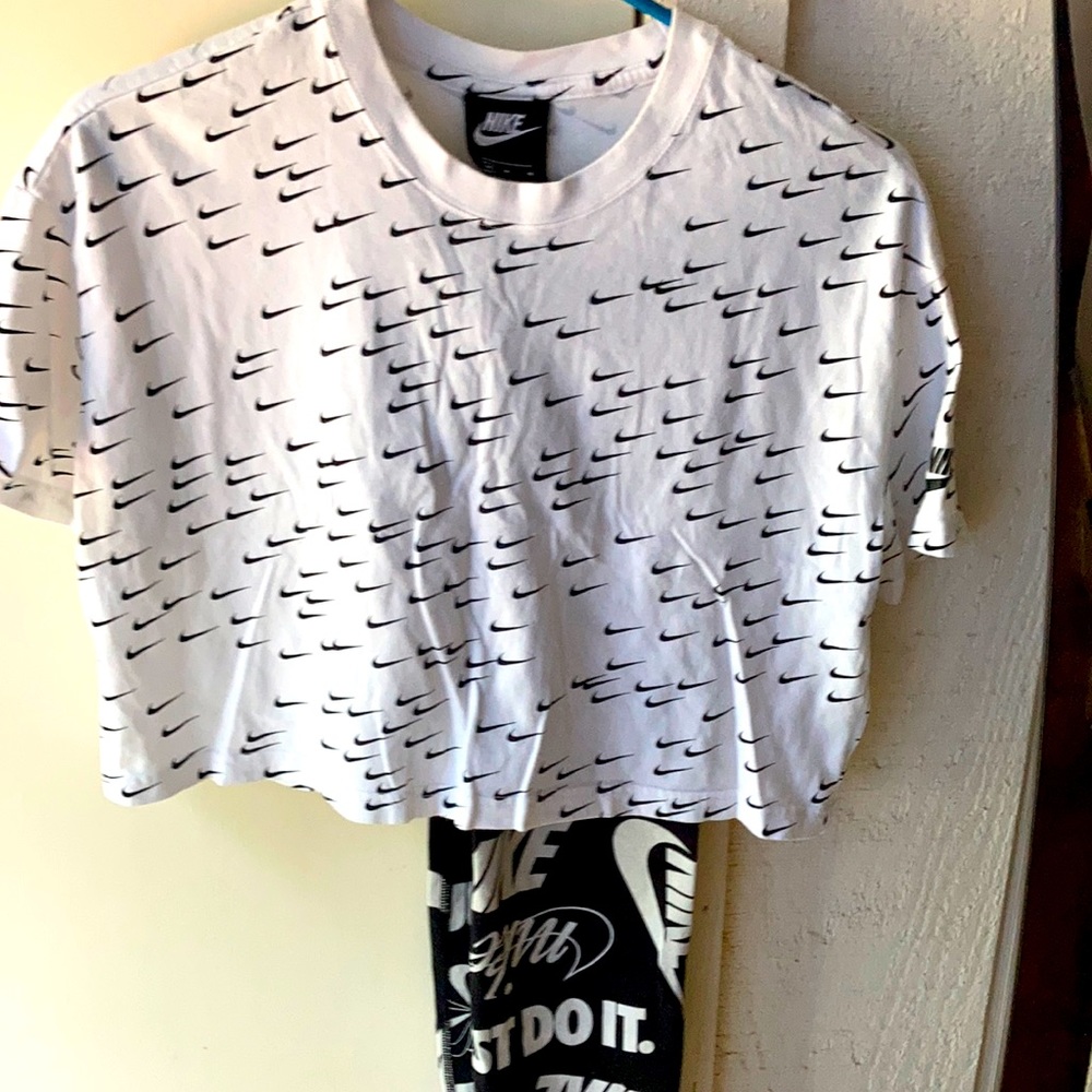 NWOT Nike Crop top with matching Nike leggings